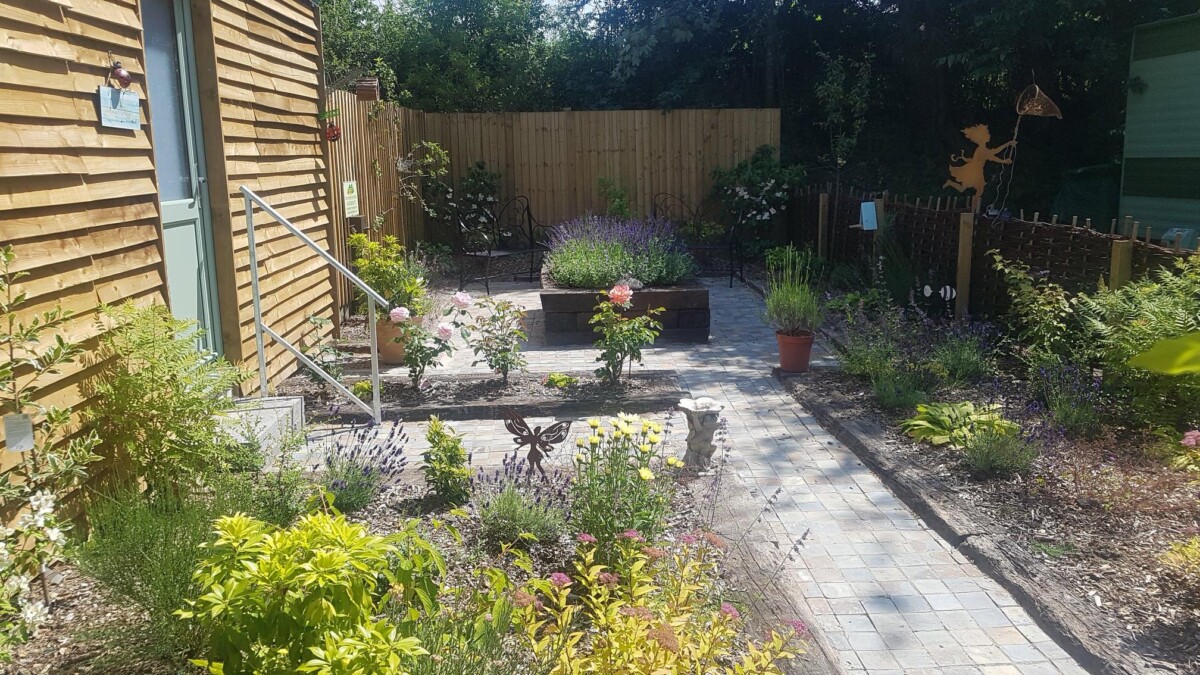 BeeButterflyGarden7
