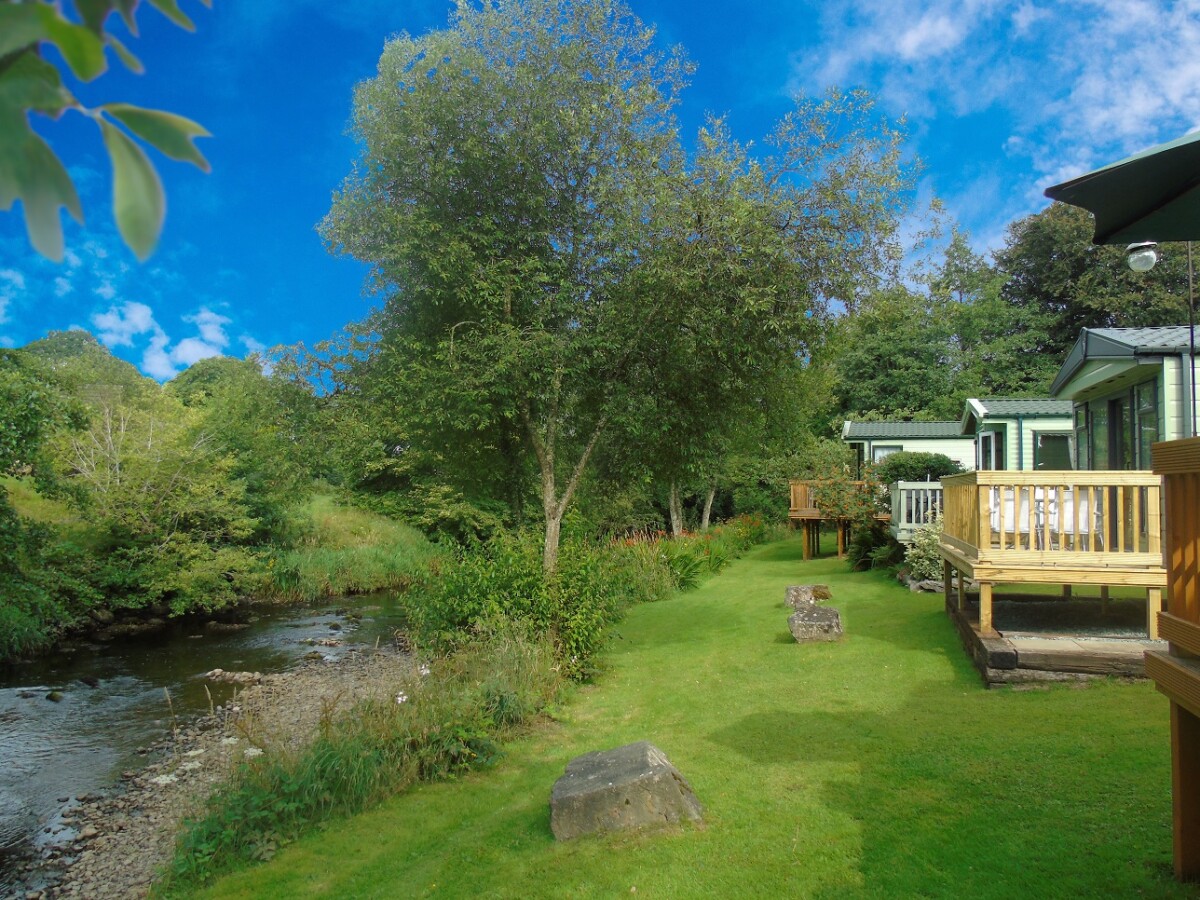 River-CVs-and-blue-sky-ONLINE-USE