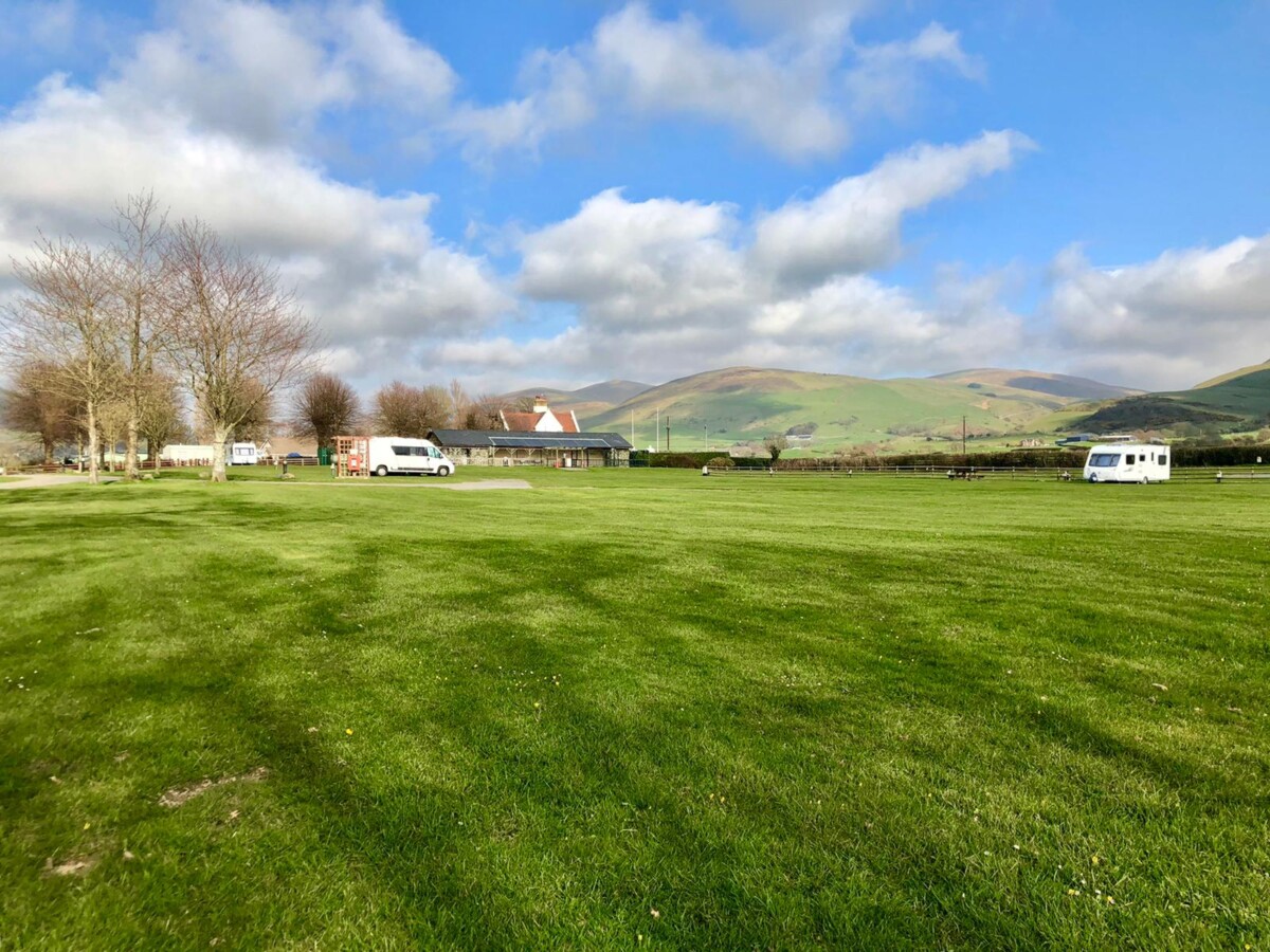 Ynysmaengwyn-Holiday-Park2